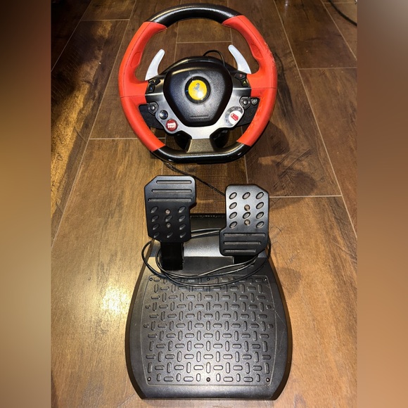 Thrustmaster Ferrari 458 Spider Racing Steering Wheel Pedals Xbox One - Picture 2 of 5